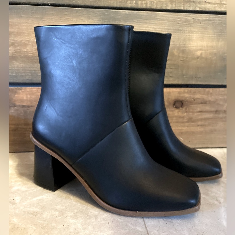 New with tags Black Heal Boots size 8